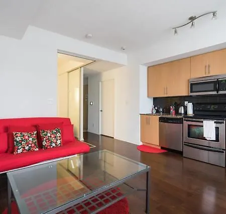 Stylish & Central Condo 1 Min From Union Station!!